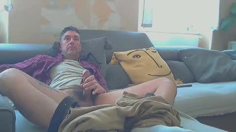 frenchpapalover online show from February 21, 1:44 pm