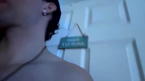 frenchyy710 online show from March 4, 9:32 pm