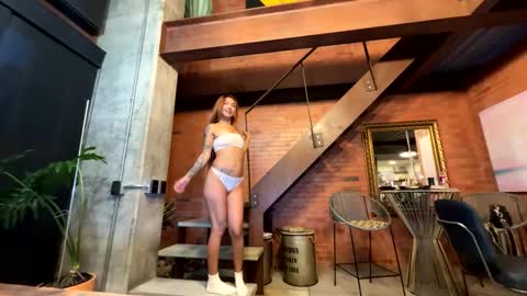 Fresh Butterfly online show from May 6, 11:22 pm