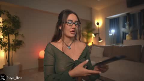 Snapshot of freya_ chatting on September 19, 5:49 pm Freya online show from September 19, 5:49 pm