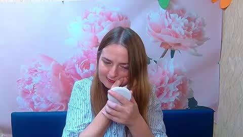 Snapshot of freyadak chatting on September 18, 6:23 pm FreyaDak online show from September 18, 6:23 pm