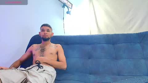 freyva_ online show from April 14, 5:22 am