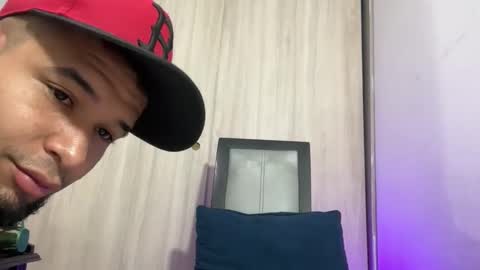 freyva_ online show from April 9, 6:19 am