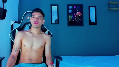 Adam y pitter online show from March 5, 11:28 am