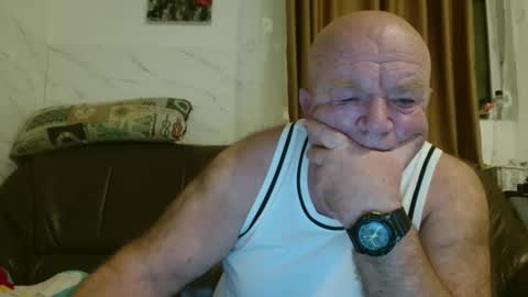 fullballs6 online show from December 16, 3:57 am