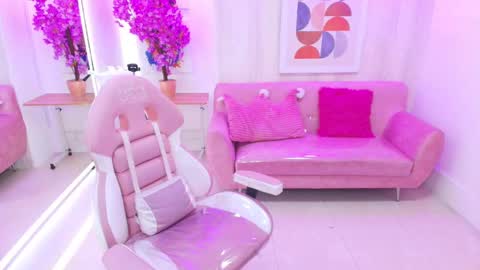 Snapshot of gabby_evanns chatting on October 17, 12:09 pm gabby_evanns online show from October 17, 12:09 pm