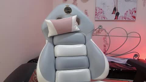 Snapshot of gaby_angel25 chatting on October 18, 10:47 pm .. .. online show from October 18, 10:47 pm