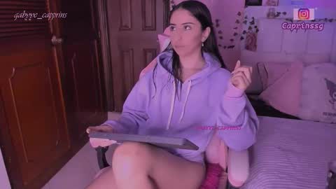 gabyye capprins online show from February 21, 12:46 am