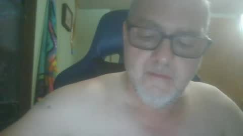 Snapshot of gadude45 chatting on October 8, 11:10 pm gadude45 online show from October 8, 11:10 pm