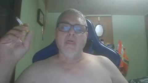 Snapshot of gadude45 chatting on October 21, 3:11 am gadude45 online show from October 21, 3:11 am