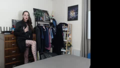 HOT  online show from May 9, 10:21 am
