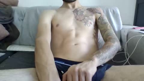 Snapshot of garyreal1990 chatting on October 18, 12:42 pm garyreal1990 online show from October 18, 12:42 pm