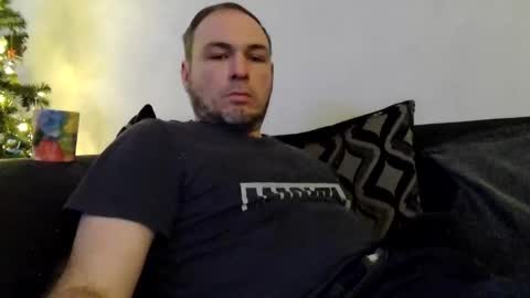 Snapshot of geddes4 chatting on December 18, 12:21 am SIR online show from December 18, 12:21 am