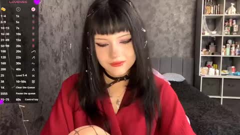 EmelyWoodes online show from June 2, 7:32 am