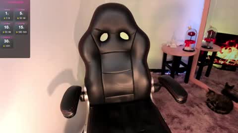 Snapshot of giabrook chatting on December 6, 6:00 pm Gia  online show from December 6, 6:00 pm