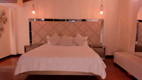 Gia Ferrera online show from December 3, 7:14 pm