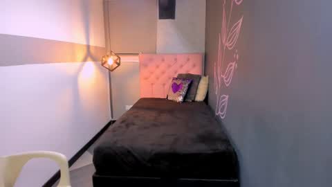 G I A  FOX online show from February 23, 10:39 am