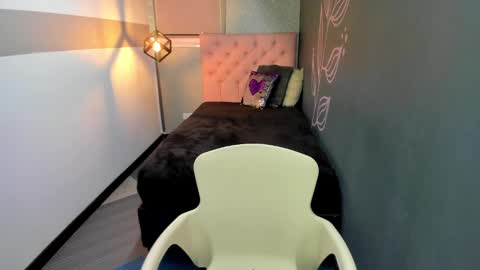 G I A  FOX online show from February 25, 4:46 pm