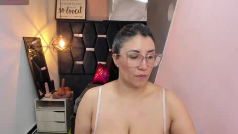 G I A  FOX online show from October 10, 3:07 pm