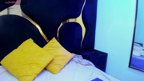 GiaRoussel online show from November 2, 4:40 pm