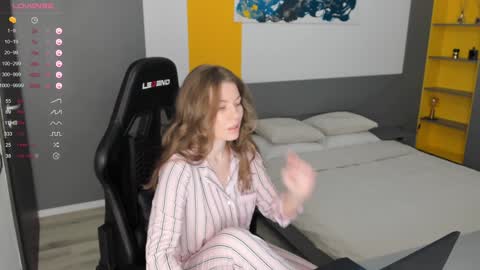 gigihadd online show from December 31, 12:04 pm