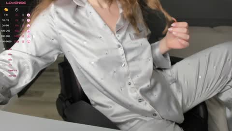 gigihadd online show from January 4, 7:13 pm