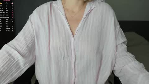 gigihadd online show from September 21, 3:16 pm