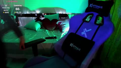 Snapshot of gigimooon chatting on February 12, 2:35 am gigimooon online show from February 12, 2:35 am