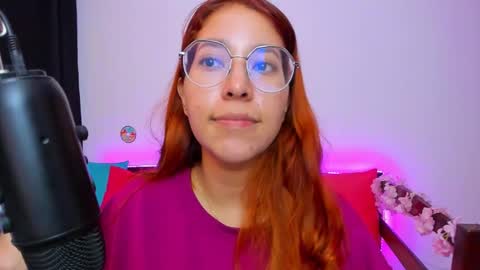 Snapshot of gigimooon chatting on September 21, 11:42 pm gigimooon online show from September 21, 11:42 pm