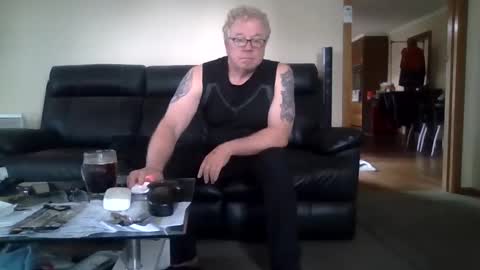 gimmmieoooo online show from November 9, 5:22 am