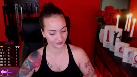 Snapshot of gina_hotlick chatting on February 5, 5:09 pm gina_hotlick online show from February 5, 5:09 pm