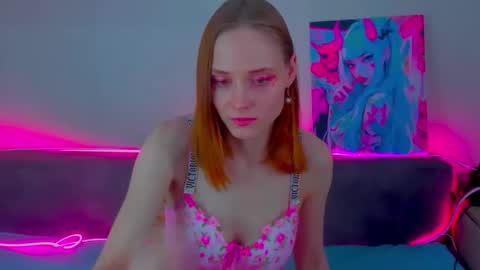Snapshot of gina_lovelyy chatting on September 10, 11:11 am Gina online show from September 10, 11:11 am