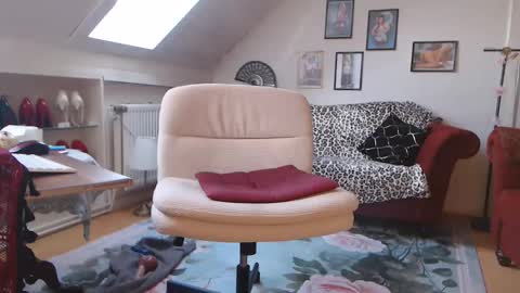 Snapshot of ginablondecam chatting on September 21, 12:20 pm Gina online show from September 21, 12:20 pm