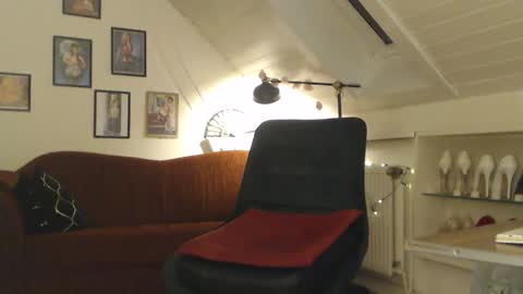 Snapshot of ginablondecam chatting on February 13, 2:12 am Gina online show from February 13, 2:12 am