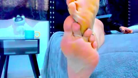 Miss online show from February 4, 9:30 pm