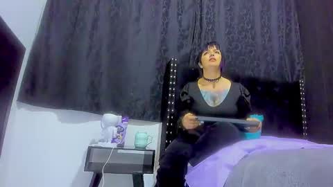 Miss online show from November 8, 10:57 pm