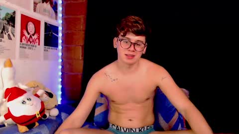Snapshot of gingertwink_n chatting on December 7, 11:18 pm Josh Mills online show from December 7, 11:18 pm