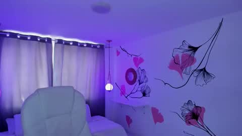 Kendall online show from December 15, 1:07 pm