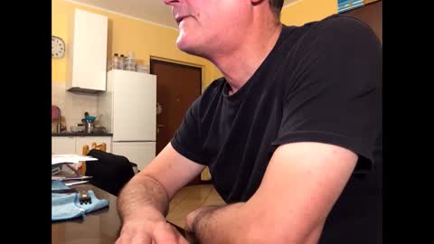 giovanni_1964 online show from April 29, 5:40 pm