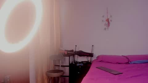 Snapshot of girasol_walton chatting on February 21, 1:00 pm Girasol Walton online show from February 21, 1:00 pm