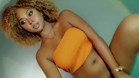 Snapshot of girl_in_black chatting on February 21, 12:27 am Nikka Gadavida online show from February 21, 12:27 am