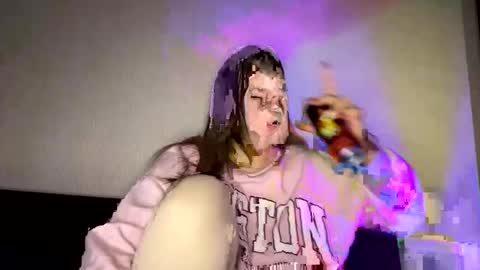 girl_shy07 online show from February 8, 8:56 pm