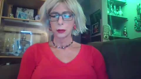 Snapshot of girlinrock chatting on September 22, 12:48 am Girlinrock online show from September 22, 12:48 am
