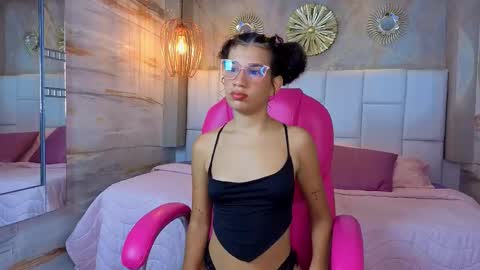 Snapshot of girlsweetgb chatting on September 29, 12:15 pm girlsweetgb online show from September 29, 12:15 pm