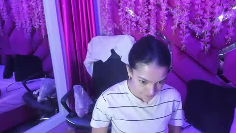 Snapshot of gisell_squirt chatting on October 9, 11:59 am gisell_squirt online show from October 9, 11:59 am