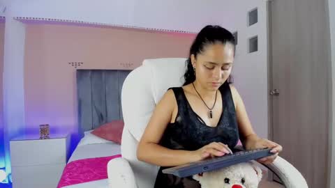 GISELLE ROLDAN online show from September 10, 3:40 am