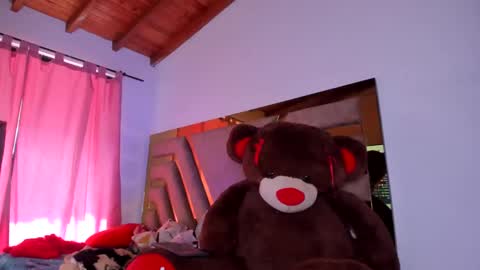 Snapshot of giselreyes1 chatting on February 16, 9:16 pm . Gisel Reyes . online show from February 16, 9:16 pm