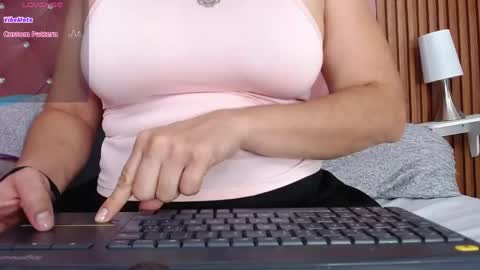 Gissell Saenz online show from June 2, 7:38 pm