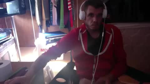 Snapshot of gizmomaster chatting on September 14, 1:34 pm dutch rave guy c2c dutch online show from September 14, 1:34 pm