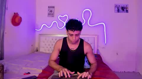Snapshot of glader_guy chatting on September 25, 10:06 pm only for you bby online show from September 25, 10:06 pm
